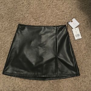 Size XS Dry Goods Originality Leather Skirt NEW WITH TAGS!
